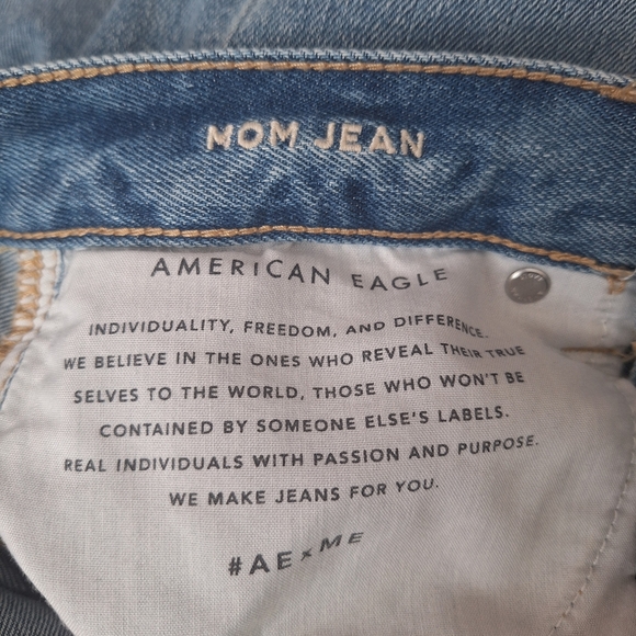American Eagle Distressed Ripped Mom Jeans Size 4 Short - Picture 6 of 9